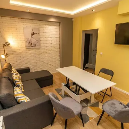 Apartment Stylish And Modern Top Central Apartment