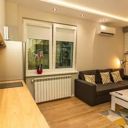 Apartment Stylish And Modern Top Central Apartment *